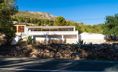 Bedrijfspand te koop in Alcalali / Spanje